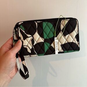 Vera Bradley Wristlet - NWOT